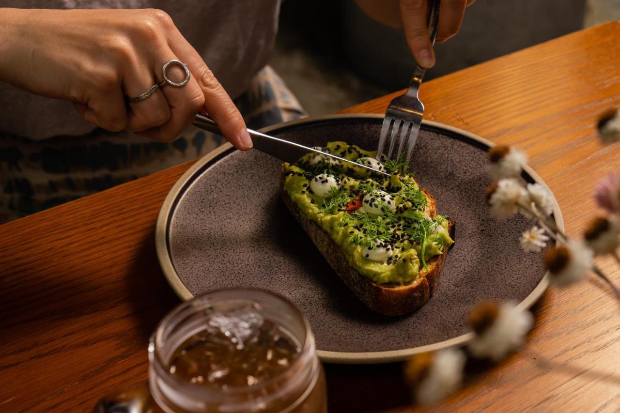 The Old Clare By Ode Hotels Sydney Exterior foto Avocado toast